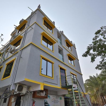 Oyo 24833 Hotel Silver Daman Eksteriør bilde
