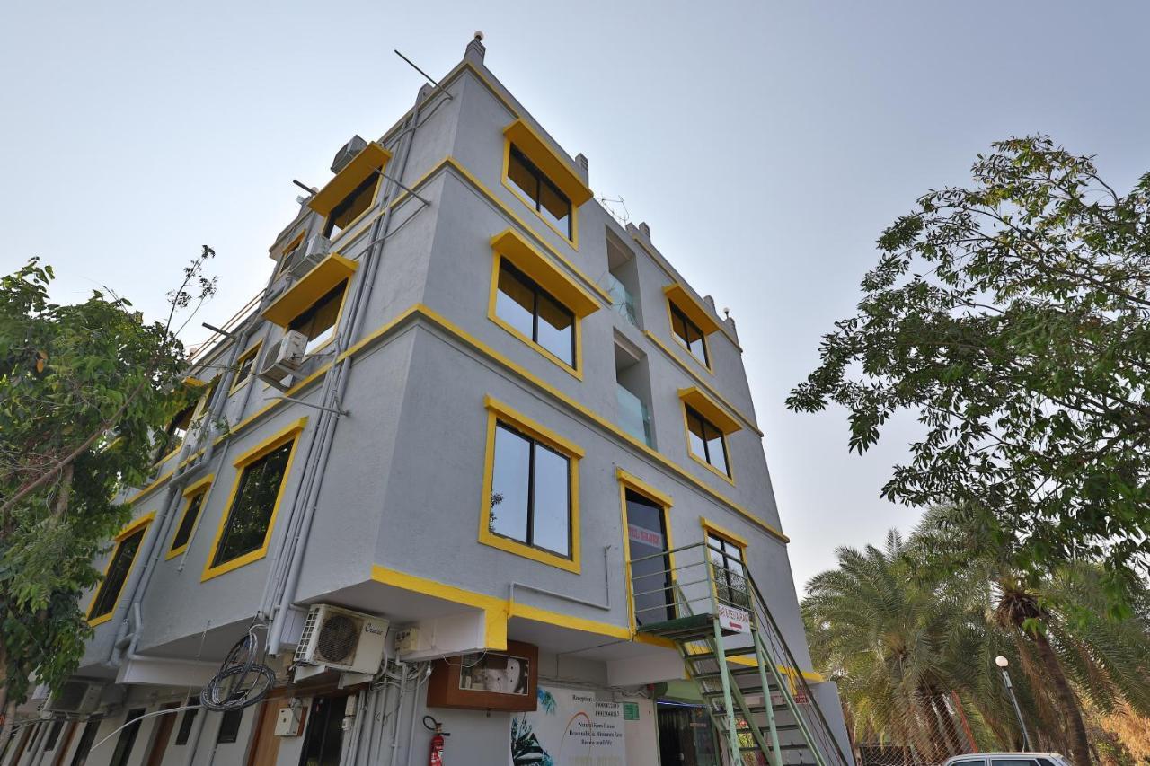 Oyo 24833 Hotel Silver Daman Eksteriør bilde
