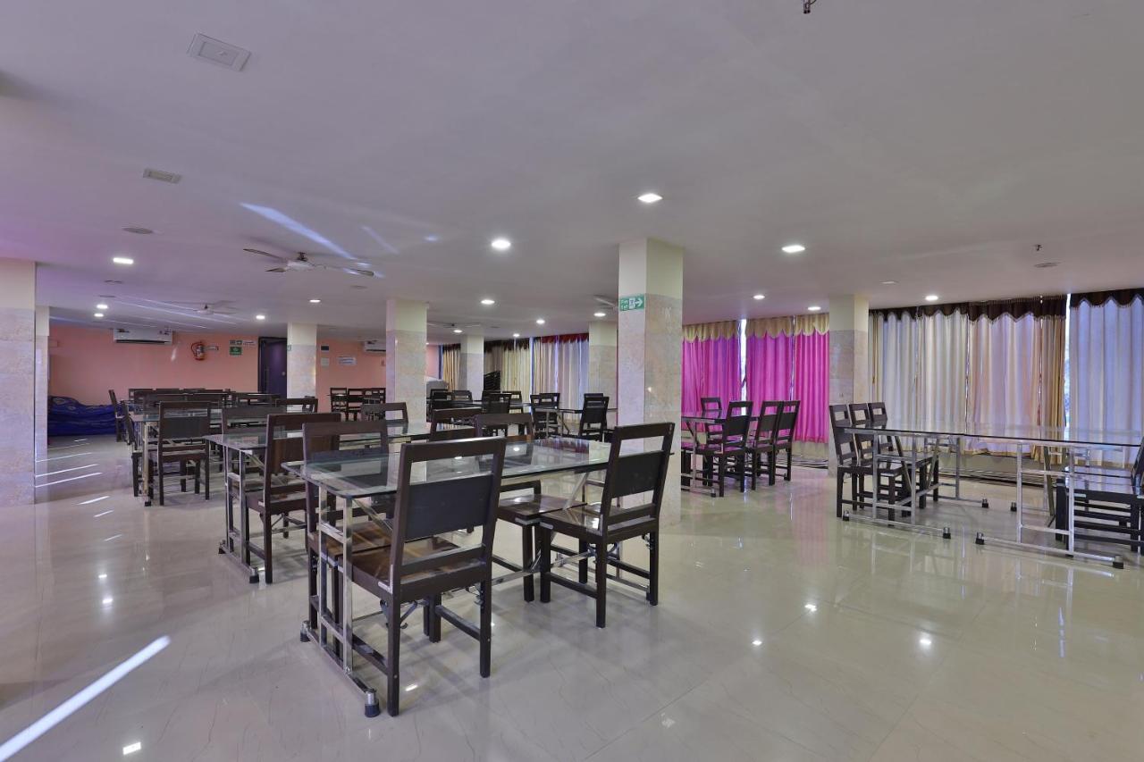 Oyo 24833 Hotel Silver Daman Eksteriør bilde